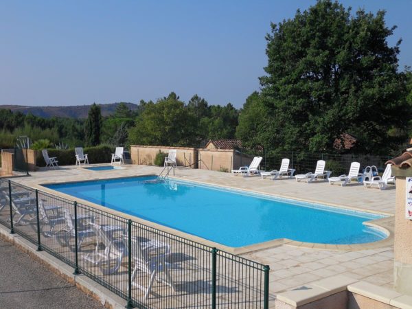 La piscine du village de gîtes